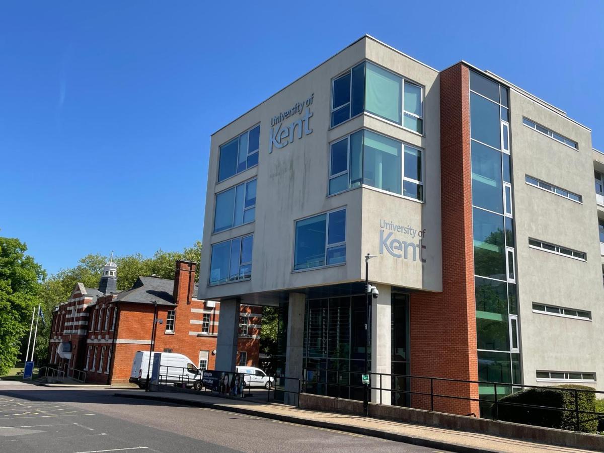 Deluxe 1-Bedroom Serviced Apartment Sleeps 4 For Short Or Long Stay Gillingham (Kent) Exterior photo
