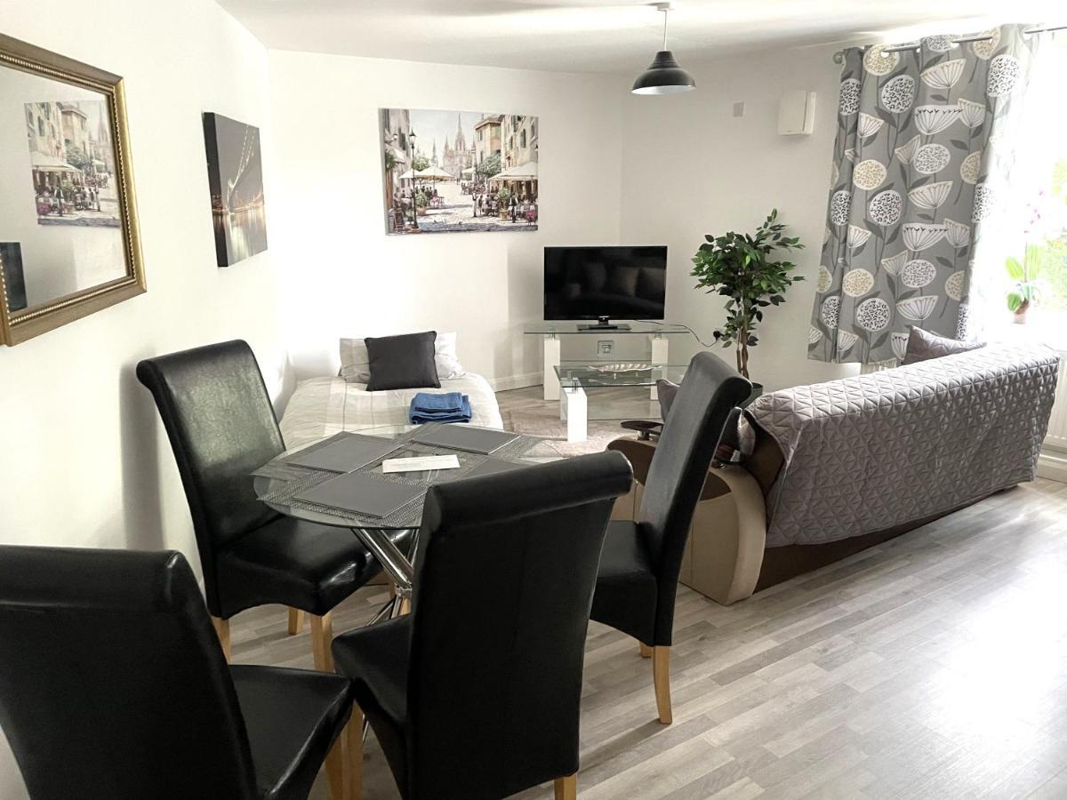Deluxe 1-Bedroom Serviced Apartment Sleeps 4 For Short Or Long Stay Gillingham (Kent) Exterior photo