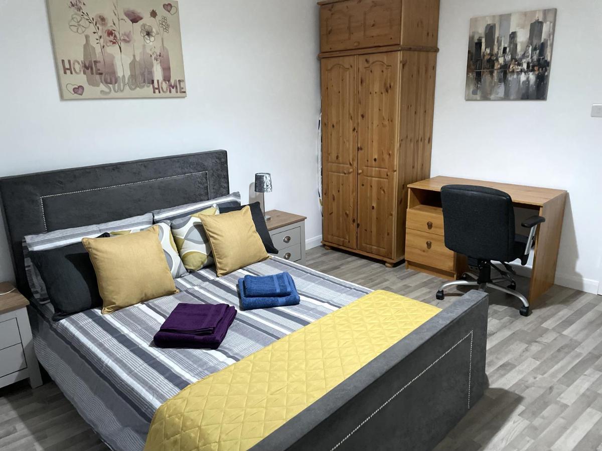 Deluxe 1-Bedroom Serviced Apartment Sleeps 4 For Short Or Long Stay Gillingham (Kent) Exterior photo