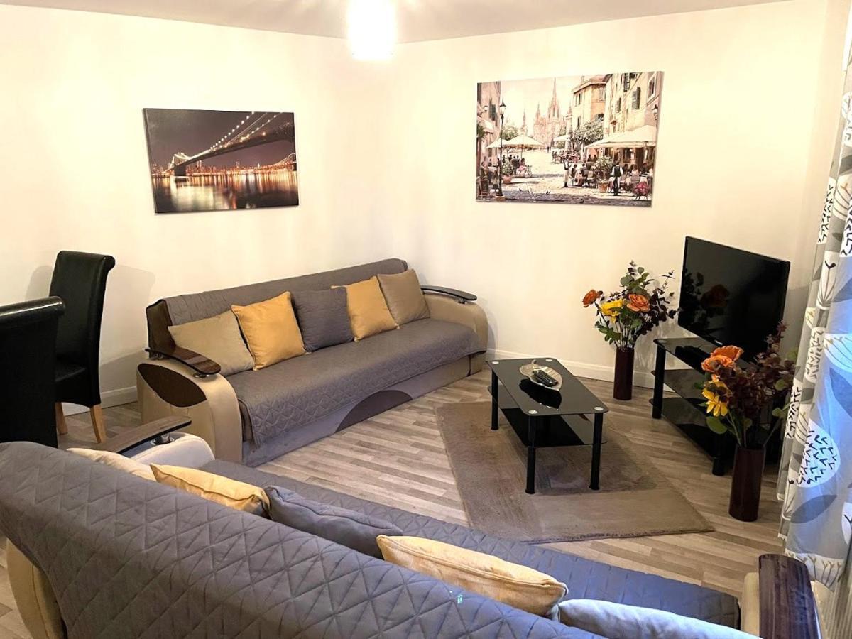 Deluxe 1-Bedroom Serviced Apartment Sleeps 4 For Short Or Long Stay Gillingham (Kent) Exterior photo