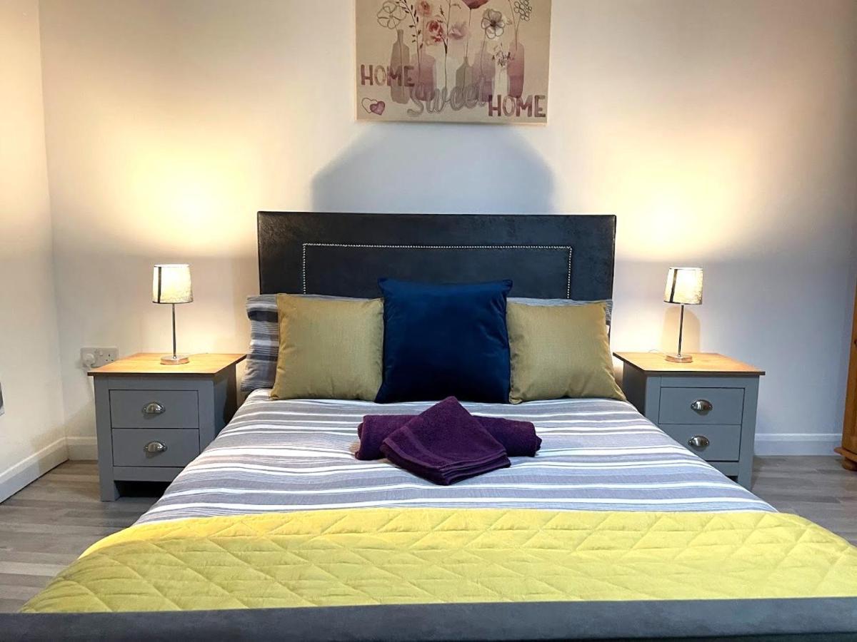 Deluxe 1-Bedroom Serviced Apartment Sleeps 4 For Short Or Long Stay Gillingham (Kent) Exterior photo