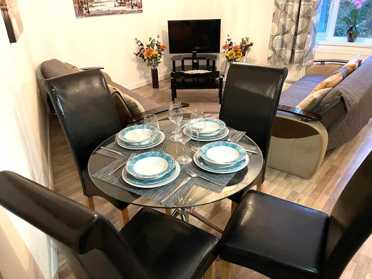 Deluxe 1-Bedroom Serviced Apartment Sleeps 4 For Short Or Long Stay Gillingham (Kent) Exterior photo